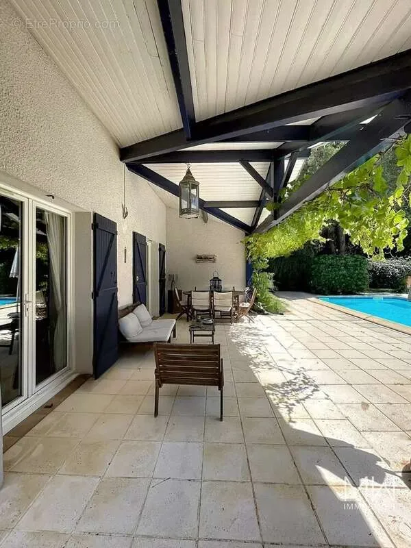 Piscine - Villa avec Piscine et Terrasse au Village du Canon
