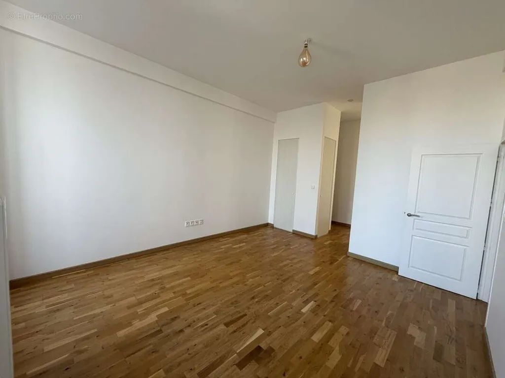 Toad - Type 3 Flat in Historic Centre, La Rochelle