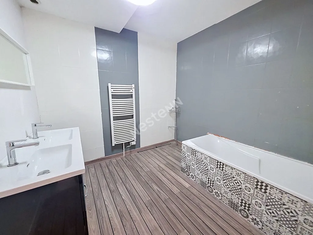 Vannitoad - Three-Bedroom House with Courtyard in Maumusson