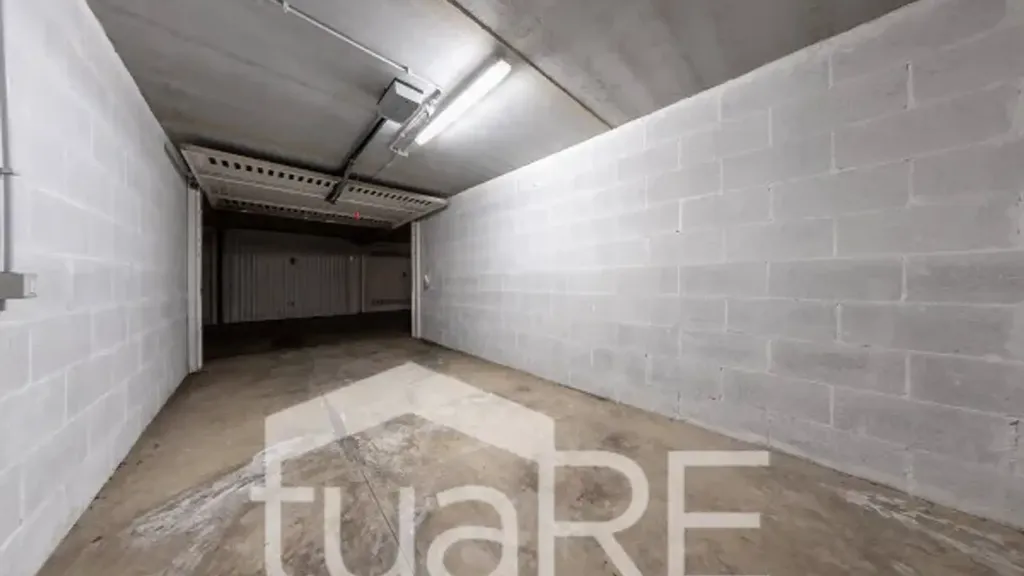 Garage - Rented Studio with Parking in Balduina, Rome