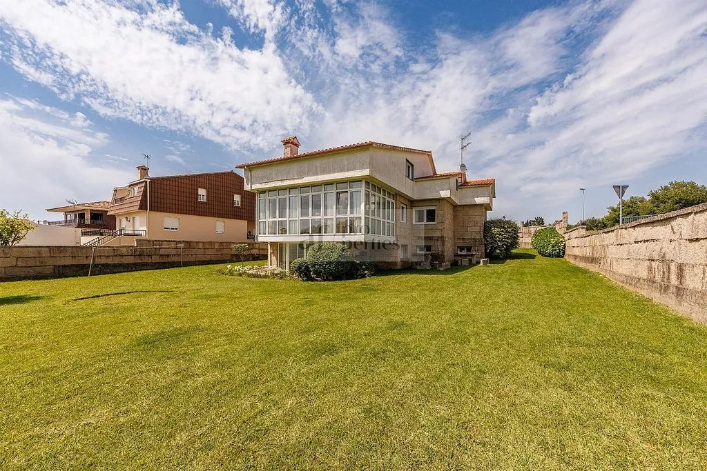 Garden - Chalet with Terrace and Sea View in Nigrán