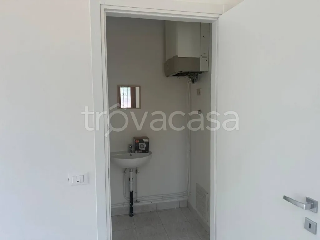 Entrée - Commercial Property with Central Location in Padua