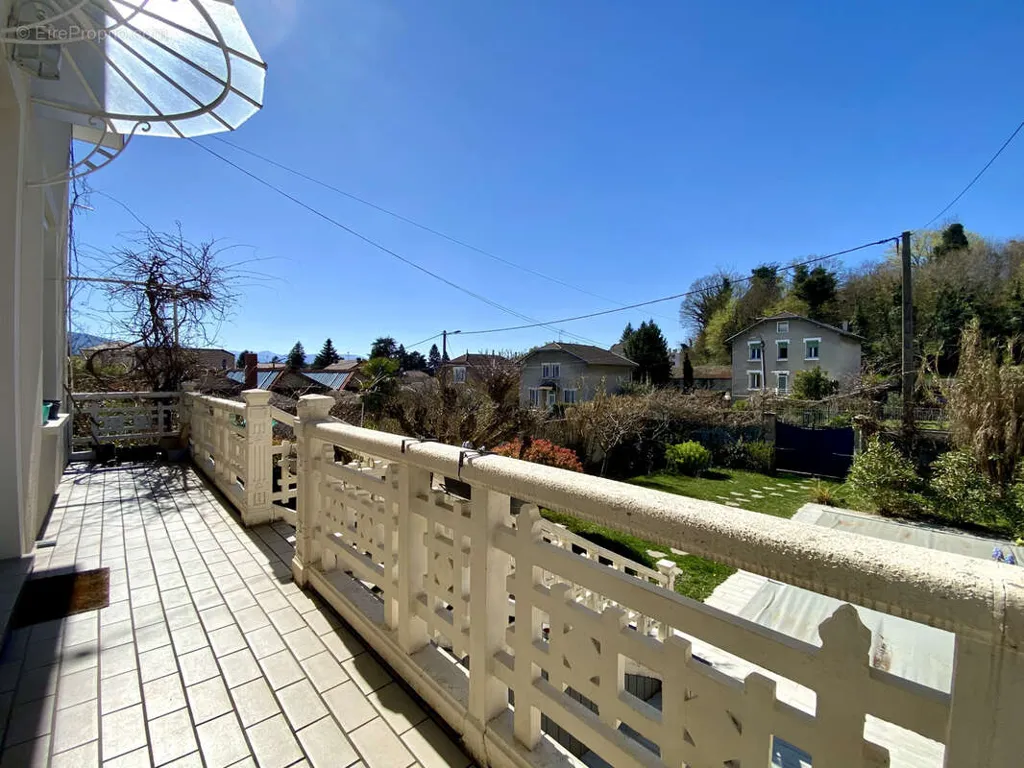 Balcon - Maison de Ville avec Piscine à Saint-Marcellin