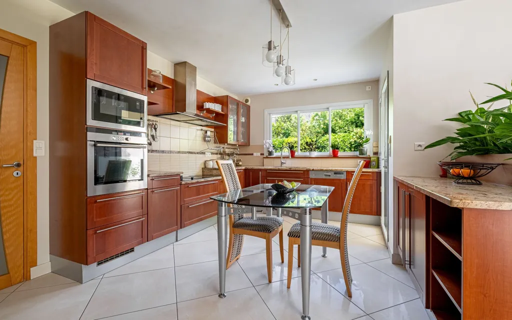 Cucina - Architectural Villa with Garden in Pornichet