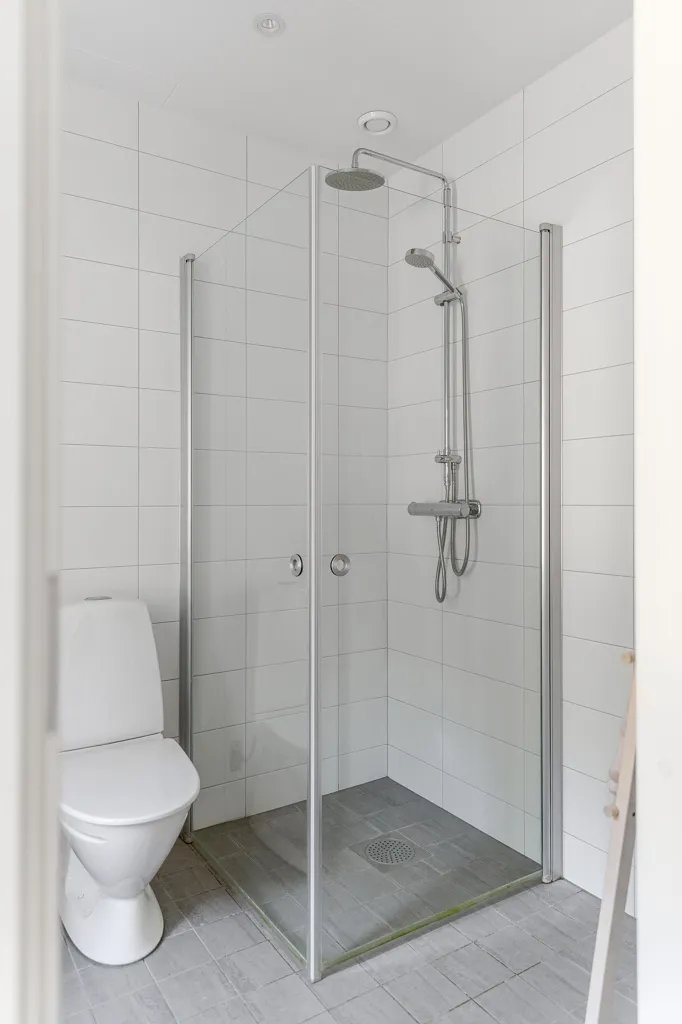 Salles de bain - Modern Semi-Detached House with Bråviken View