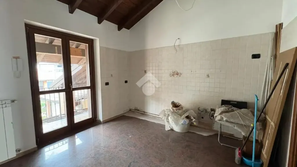 Rooms - Spacious 4-Bedroom Apartment in Sozzago