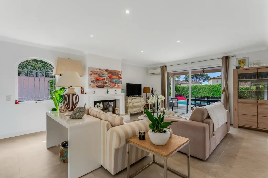 Elutuba - Contemporary House with Pool in Sainte-Maxime