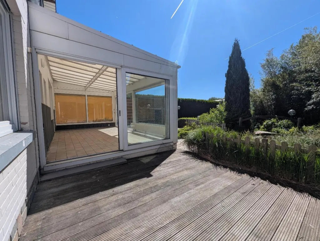 Terrasse - Maison 4 Façades avec Piscine à Grâce-Hollogne