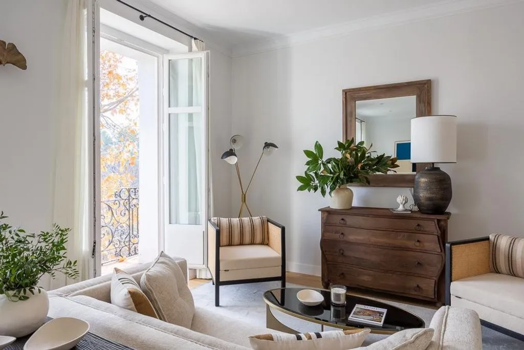 Elutuba - Luxury East-Facing Apartment in JERONIMOS, Madrid