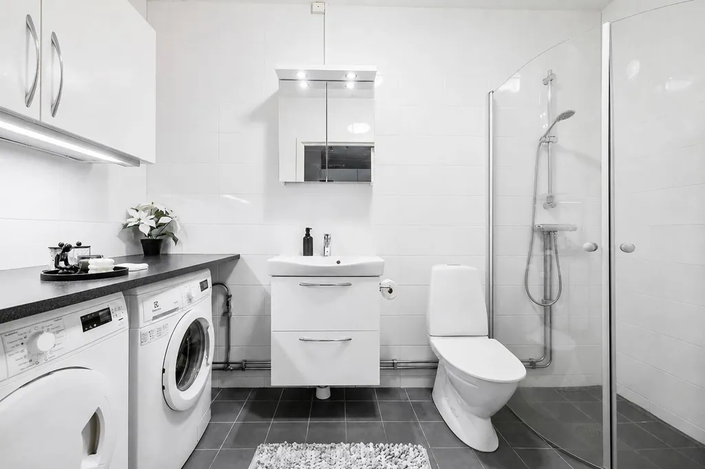 Salles de bain - Apartment with Garden in Barkarby