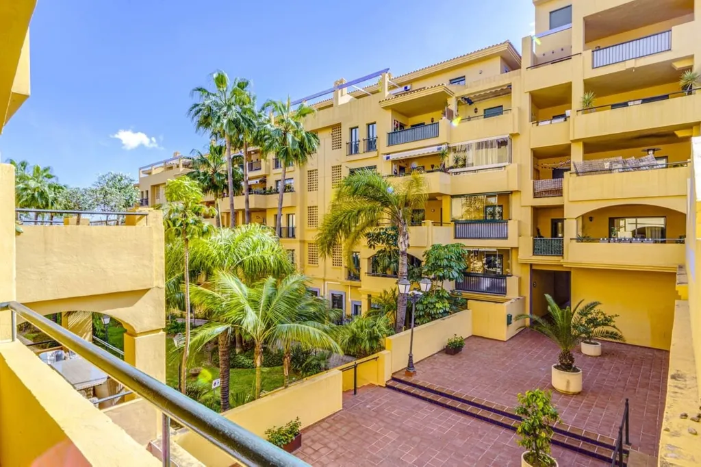 Jardin - 4-Bedroom Apartment with East Views in San Pedro de Alcántara