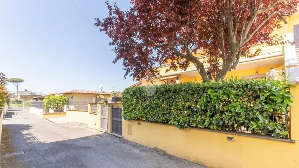 Esterno - Central Semi-detached Villa with Private Garden in Rome