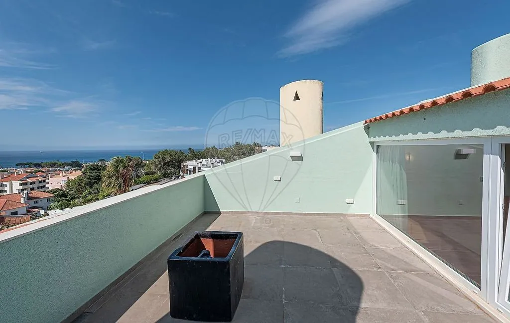 Terrace - Luxury Villa with Ocean View in Cascais