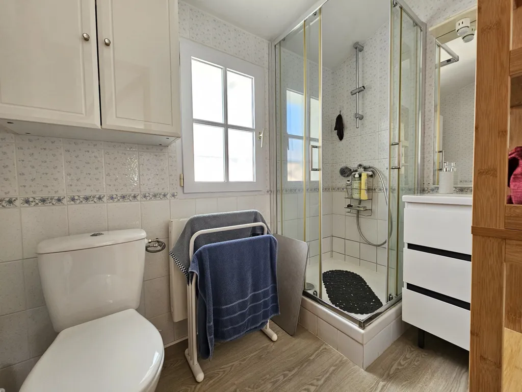 Bathrooms - House with Terrace near Town Centre