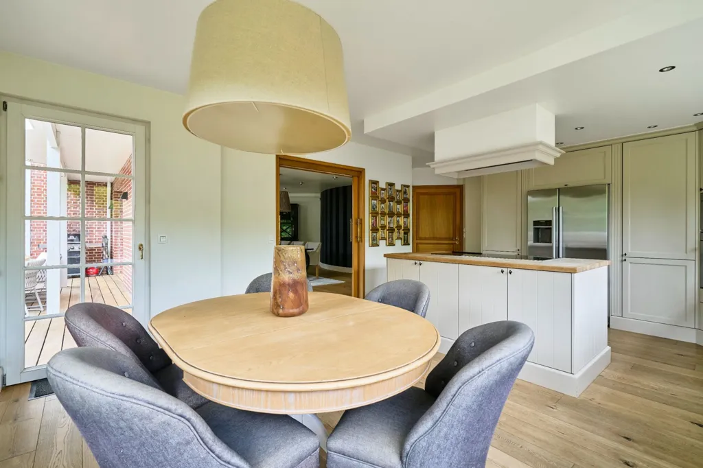Dining Room - Luxury House with Private Pool in Mouvaux