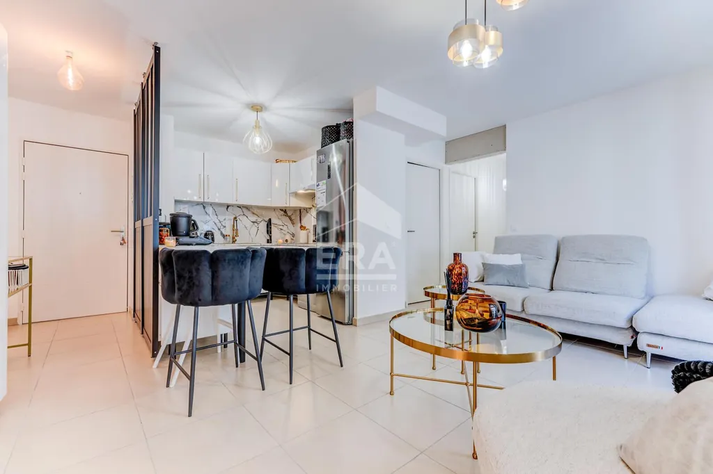 Living Room - 4-Piece Flat with Terrace in Nice Saint-Isidore