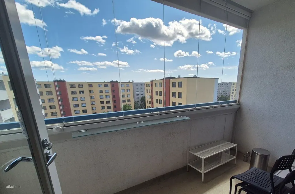 Balcone - 7th Floor Apartment with Balcony in Malmi, Helsinki