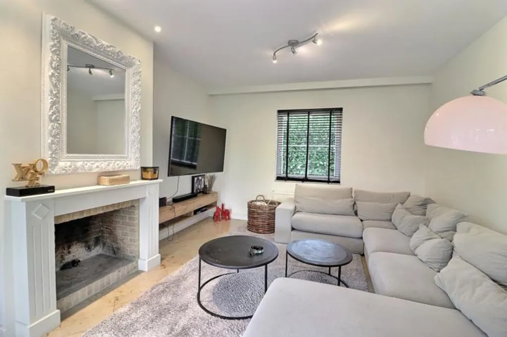 Séjour - Villa Spacieuse avec Terrasse à Waterloo