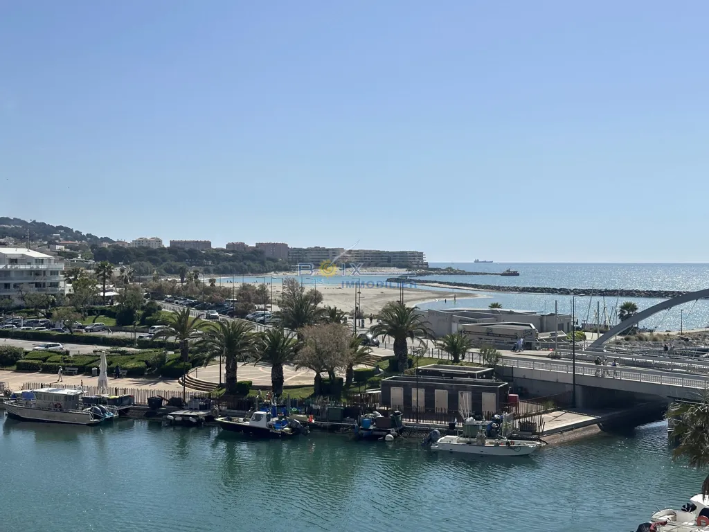 3-Bed Flat with Terrace in Sète