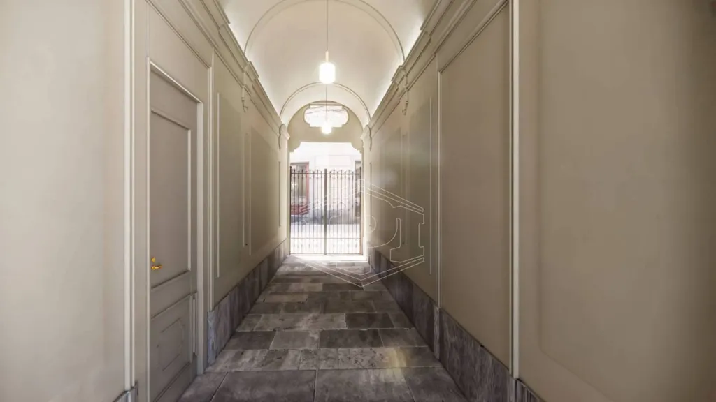 Esik - Two-Level Apartment with Historic Setting in Turin