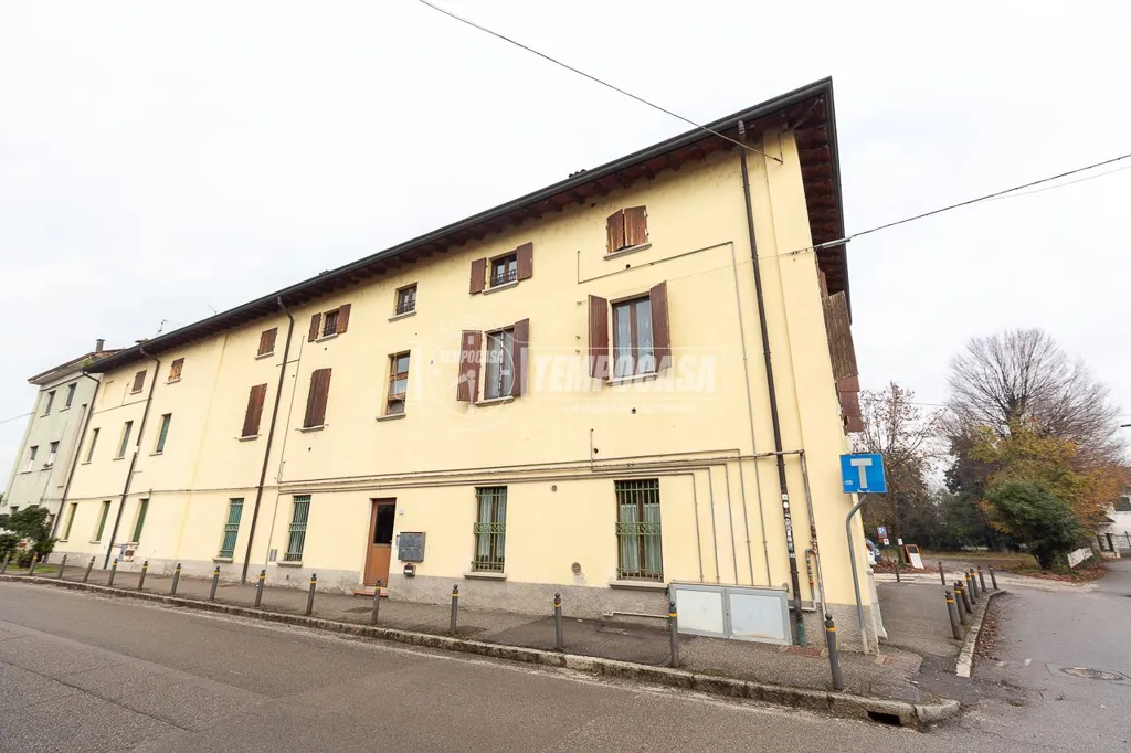 Välivaade - Spacious Trilocale with Parking in Brescia