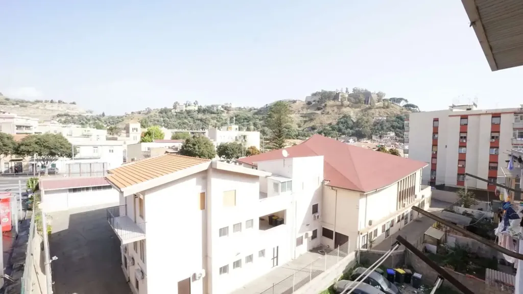 Rõdu - 2-Bedroom Apartment with Balcony in Messina