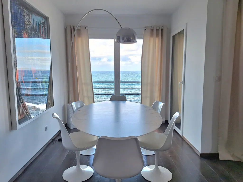 Söögituba - Waterfront Apartment with Sea View in Agosta