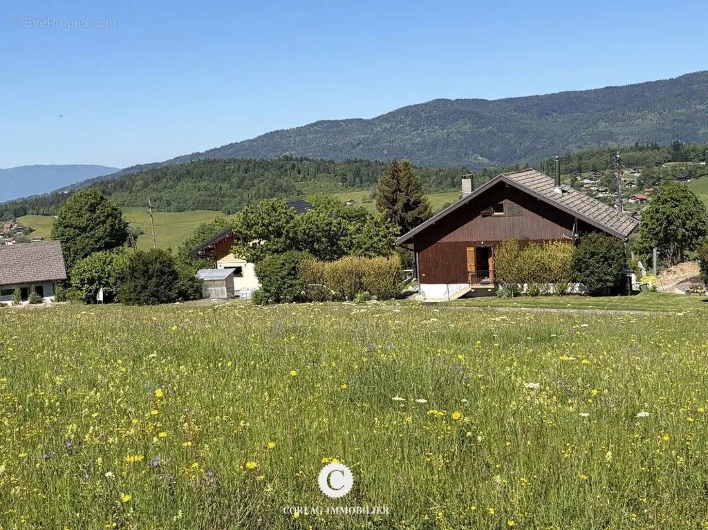 Jardin - Terrain avec Vue sur la Vallée à Bogeve