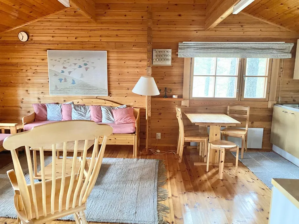 Elutuba - Cottage with Sauna on Lake Shore in Äitsaari