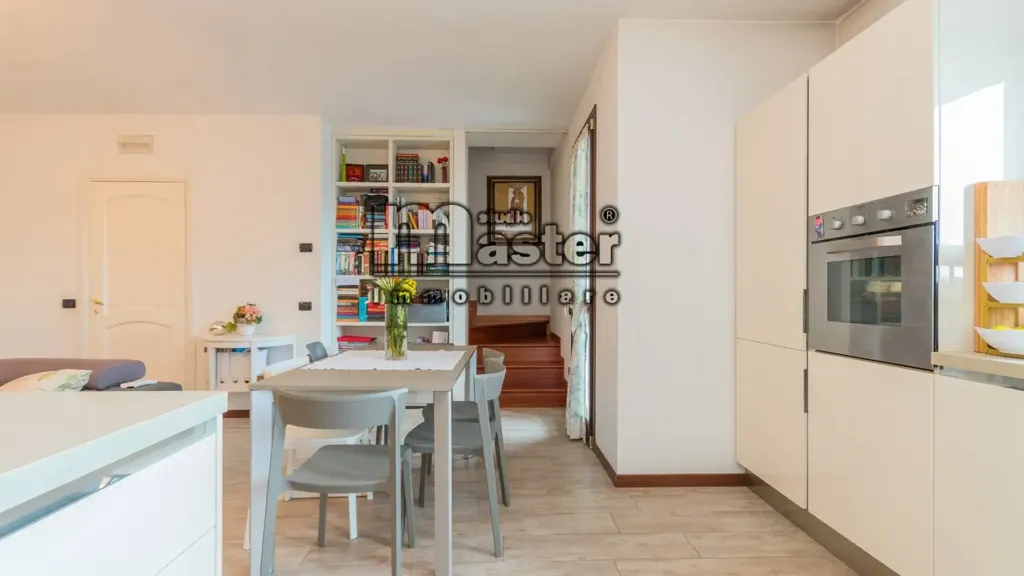 Cuisine - Attico with South-Facing Terrace in Treviso
