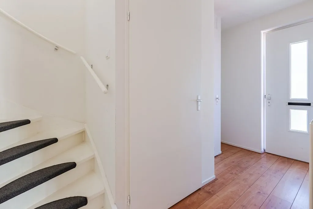 Esik - Corner House with Private Parking in IJburg