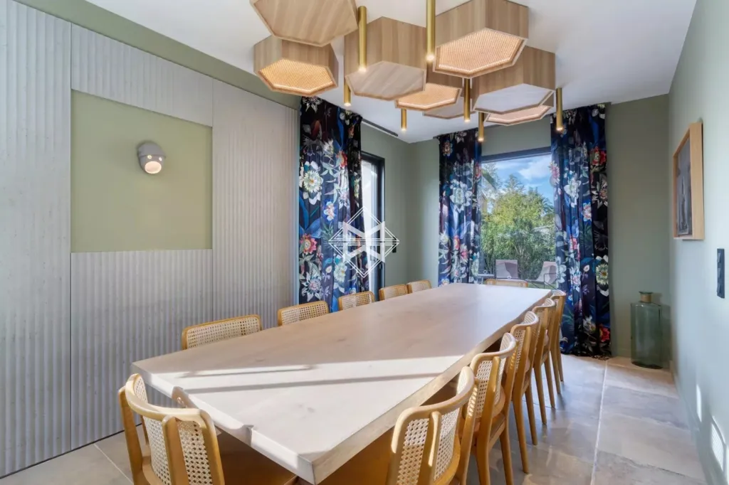 Söögituba - Modern Villa with Garden in Village Centre