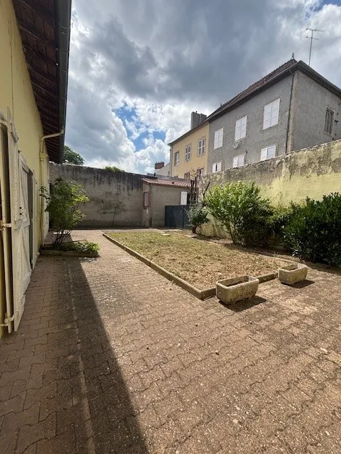 Jardin - Maison Indépendante avec Cour à Cusset Centre