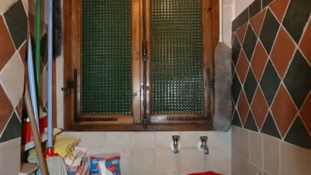 Bathrooms - Terraced Villa with Garden in Montevarchi
