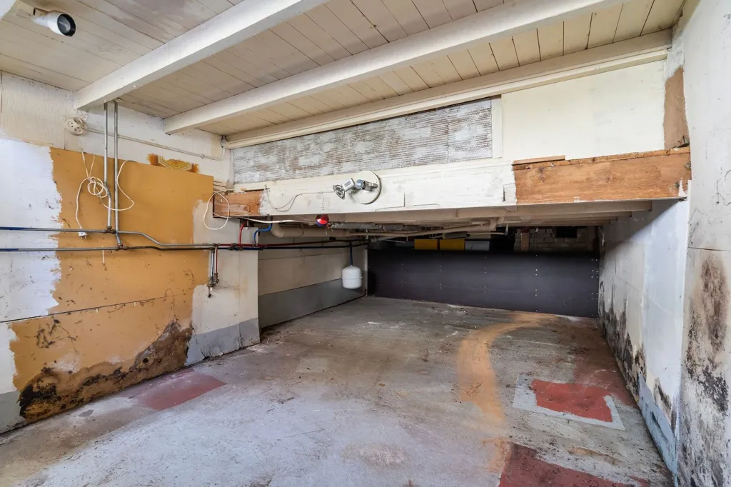 Garage - Galerijflat with Garden in Leyenburg