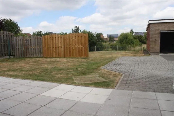 Villa avec Garage et Jardin à Kalfort