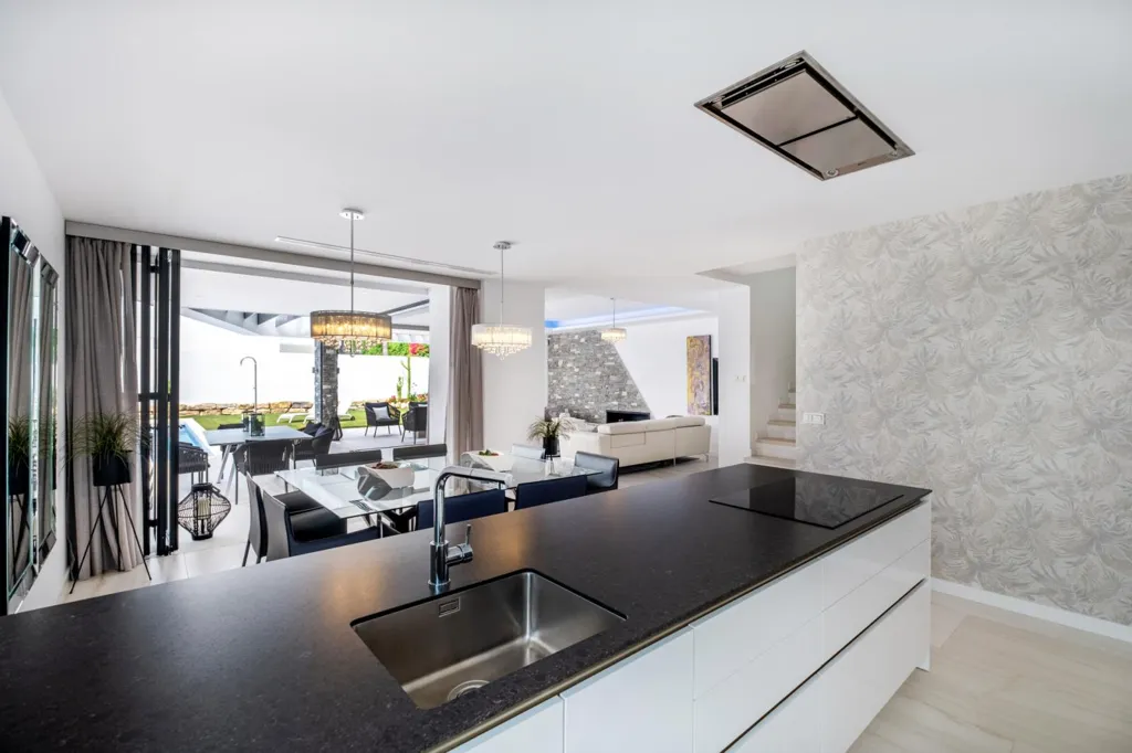 Cuisine - Luxury Villa with Private Pool in Marbella