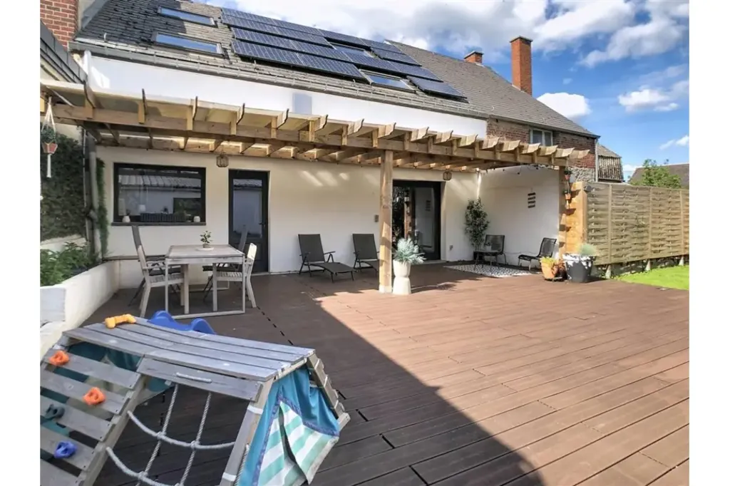 Terrasse - Maison Rénovée avec Terrasse Sud à Baileux