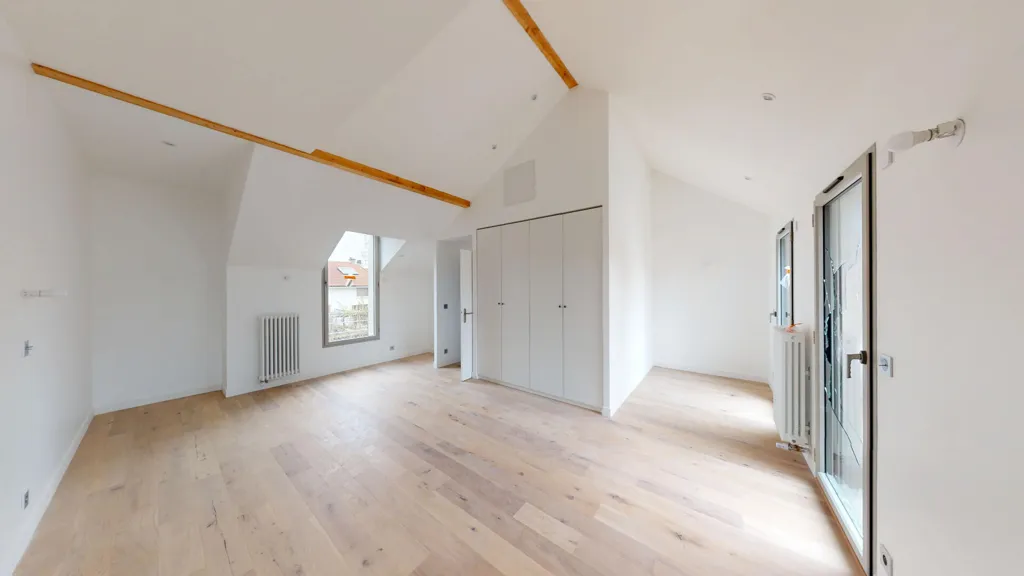 Pièces - Maison Neuve avec Balcon à Montreuil