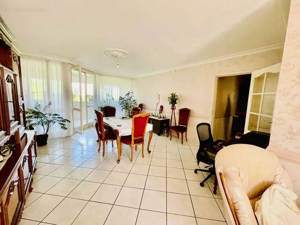Söögituba - 4-Piece Apartment with West Terrace in Grenoble
