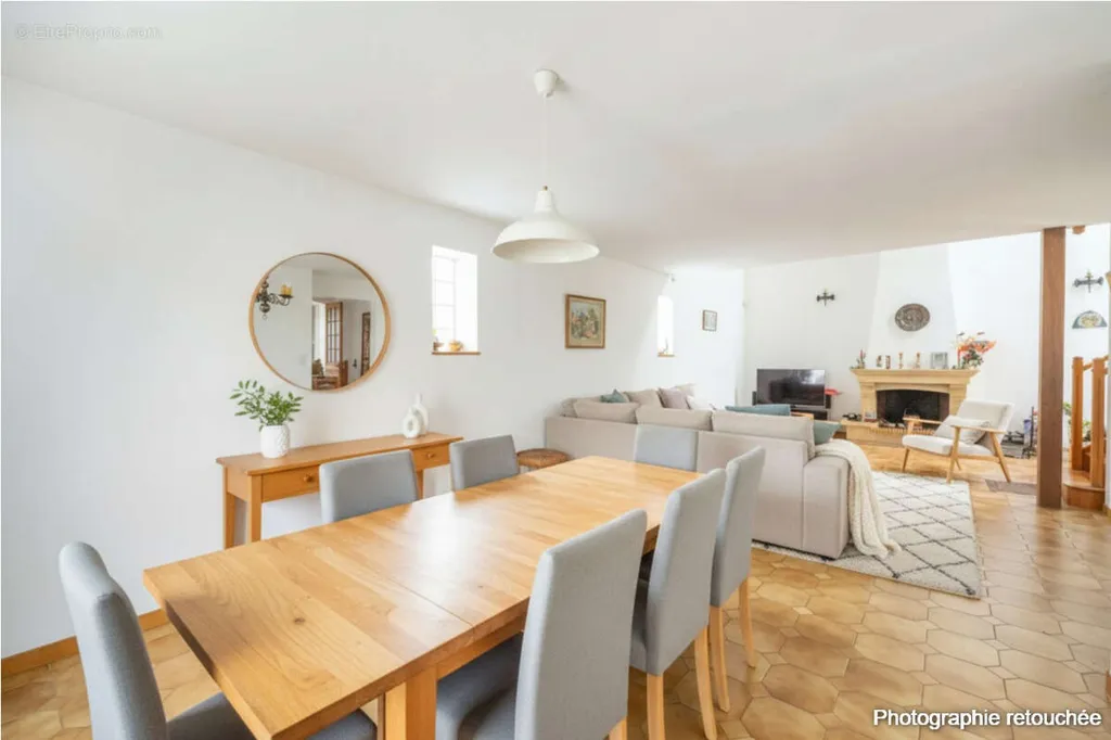 Salle à manger - Maison Familiale avec Jardin près de Conflans-Sainte-Honorine