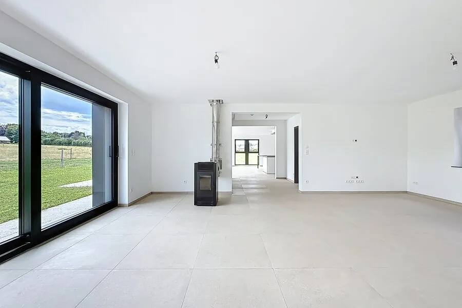 Séjour - Villa Rénovée avec Jardin à Waha