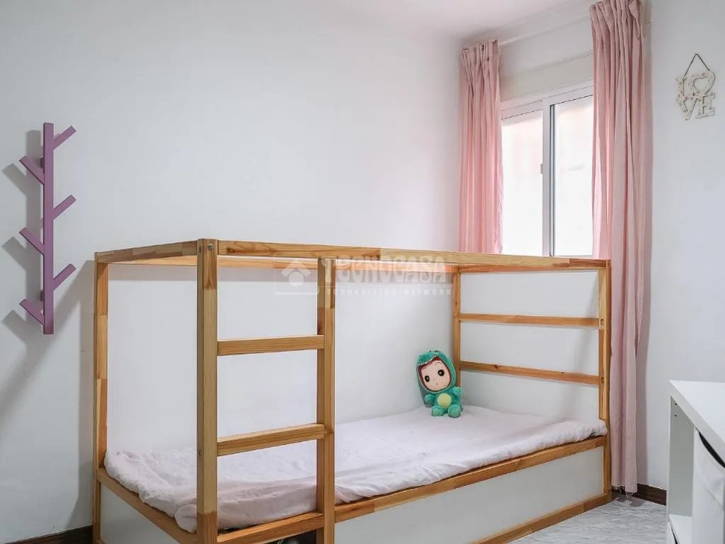 Chambres - Flat with Large Windows in Carabanchel Alto