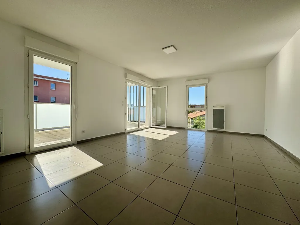 Séjour - Appartement T4 avec Terrasse et Vue Étang à Côté Bas Saint Clair