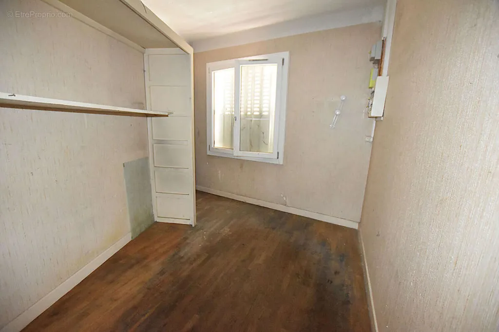 Rooms - Apartment with Potential in Lapalisse Centre