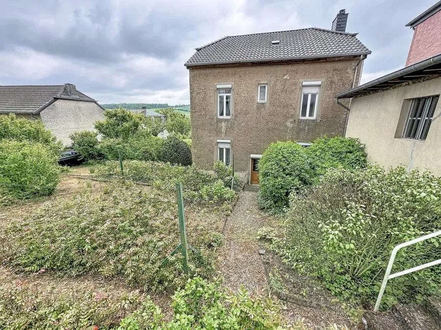 Jardin - Maison de Caractère Libre de 4 Côtés à Wecker