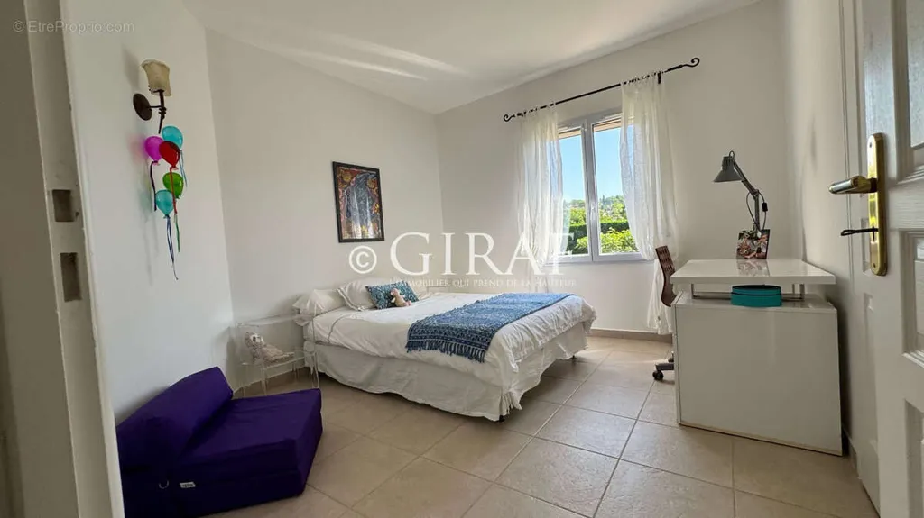 Magamistoad - Mediterranean Villa with Pool in Residenial Area