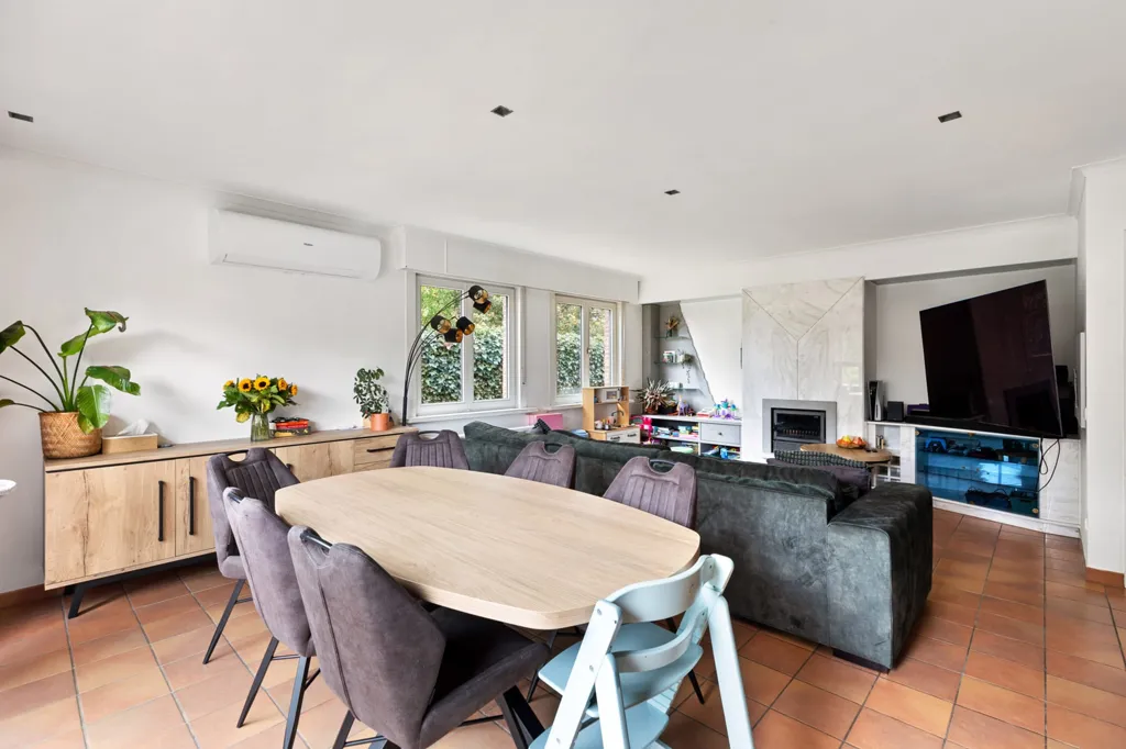 Salle à manger - Bungalow avec Jardin dans un Quartier Calme à Aartselaar