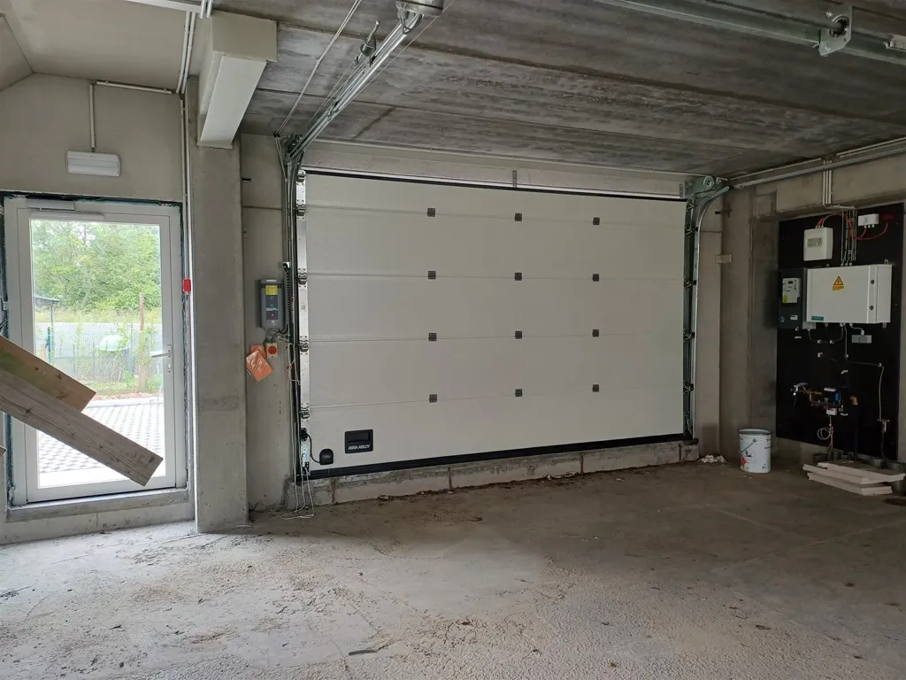 Garaaž - Commercial Property with Concierge Flat in Kortenberg
