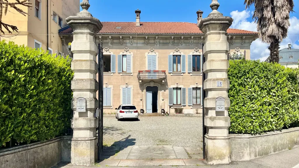 Exterior - Historic Villa with Private Garden in Intra